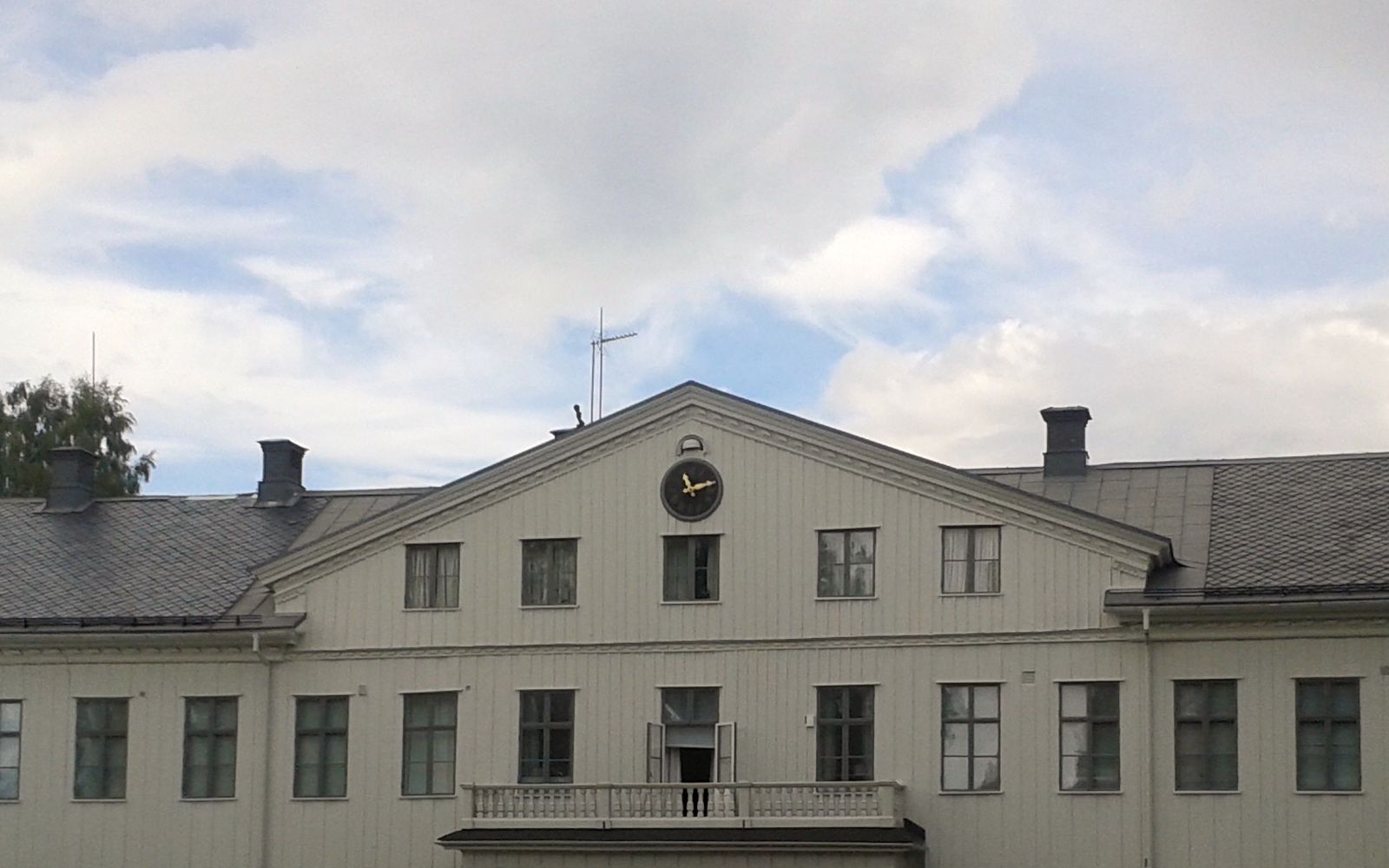 Uddeholms Herrgård, en ljus herrgårdsbyggnad i två våningar